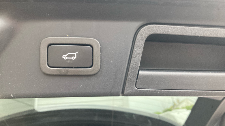 Land Rover Range Rover Velar 2.0 P400e SE 5dr Auto Estate